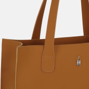 Detail pravej talianskej kože koňakovej shopper kabelky Wojewodzic 31731