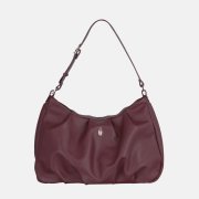 Detail loga na bordovej koženej kabelke Wojewodzic 31970