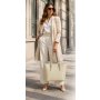 Veľká béžová talianska kožená shopper kabelka Zoe v elegantnom mestskom outfite