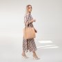 Púdrovoružová kožená shopper kabelka A4 Wojewodzic 31731 z pravej talianskej kože na modelke