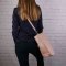 mäkká talianska kožená kabelka crossbody púdrovo lososová Ludmila s modelkou